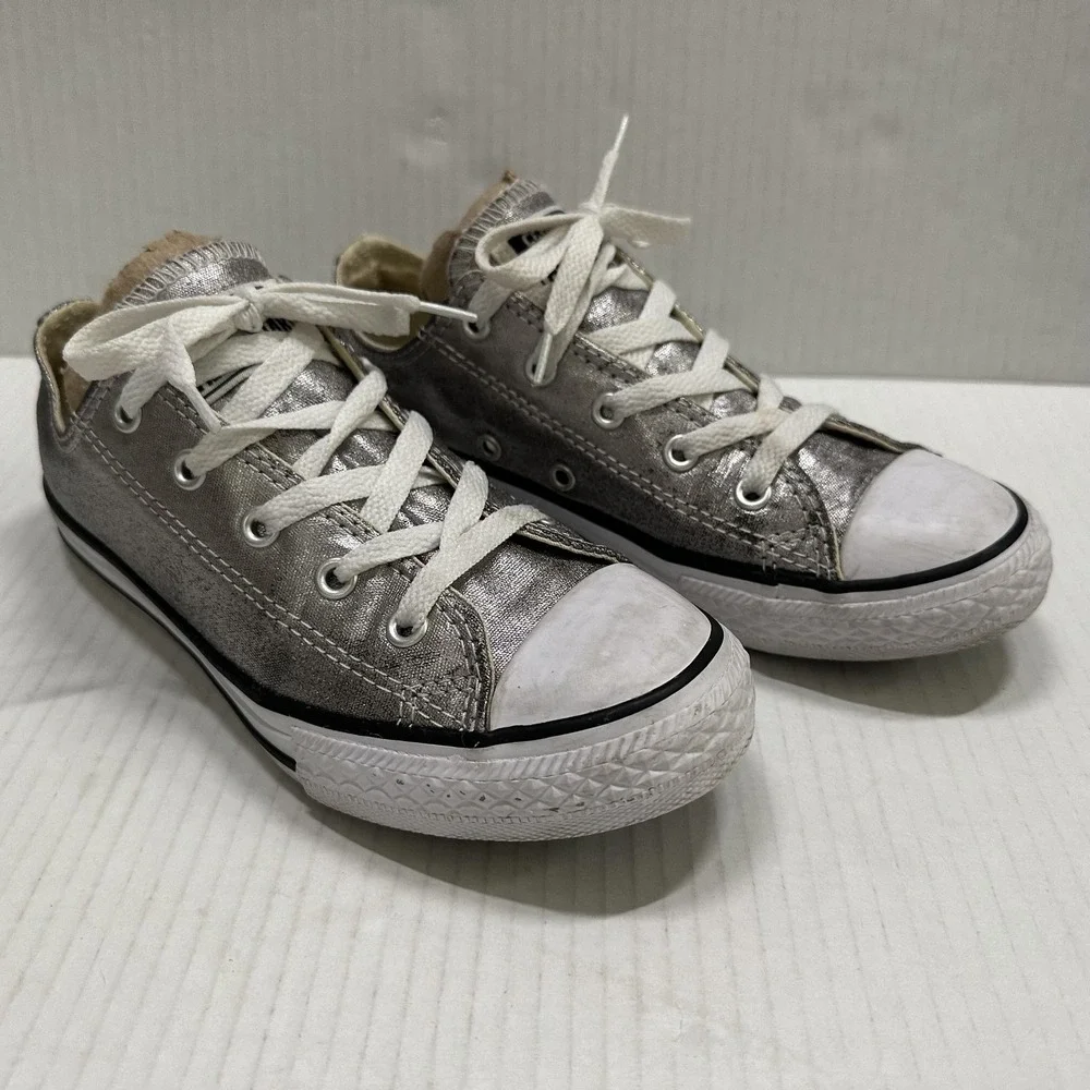 Converse Chuck Taylor All Star Shoes Kids Size 2.5 Silver Low Top Sneakers